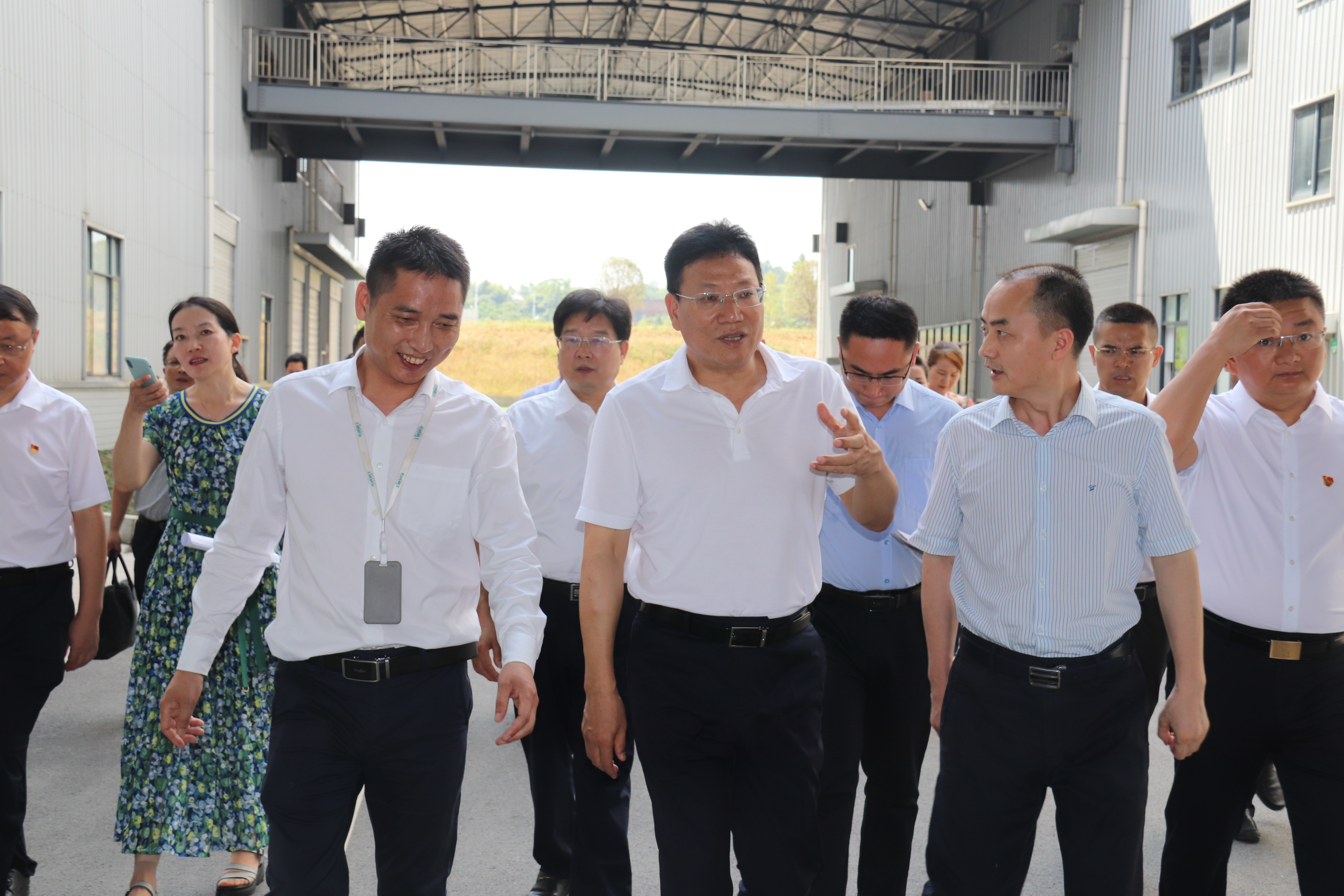 中共邵陽市委委員、常委、副書記華學健等來我公司進行了參觀調研